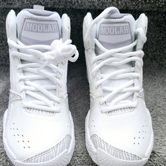 BNWOT Moolah Youth White Kid Basketball Shoes Mid Rise Size US 4.5 - Picture 10 of 10